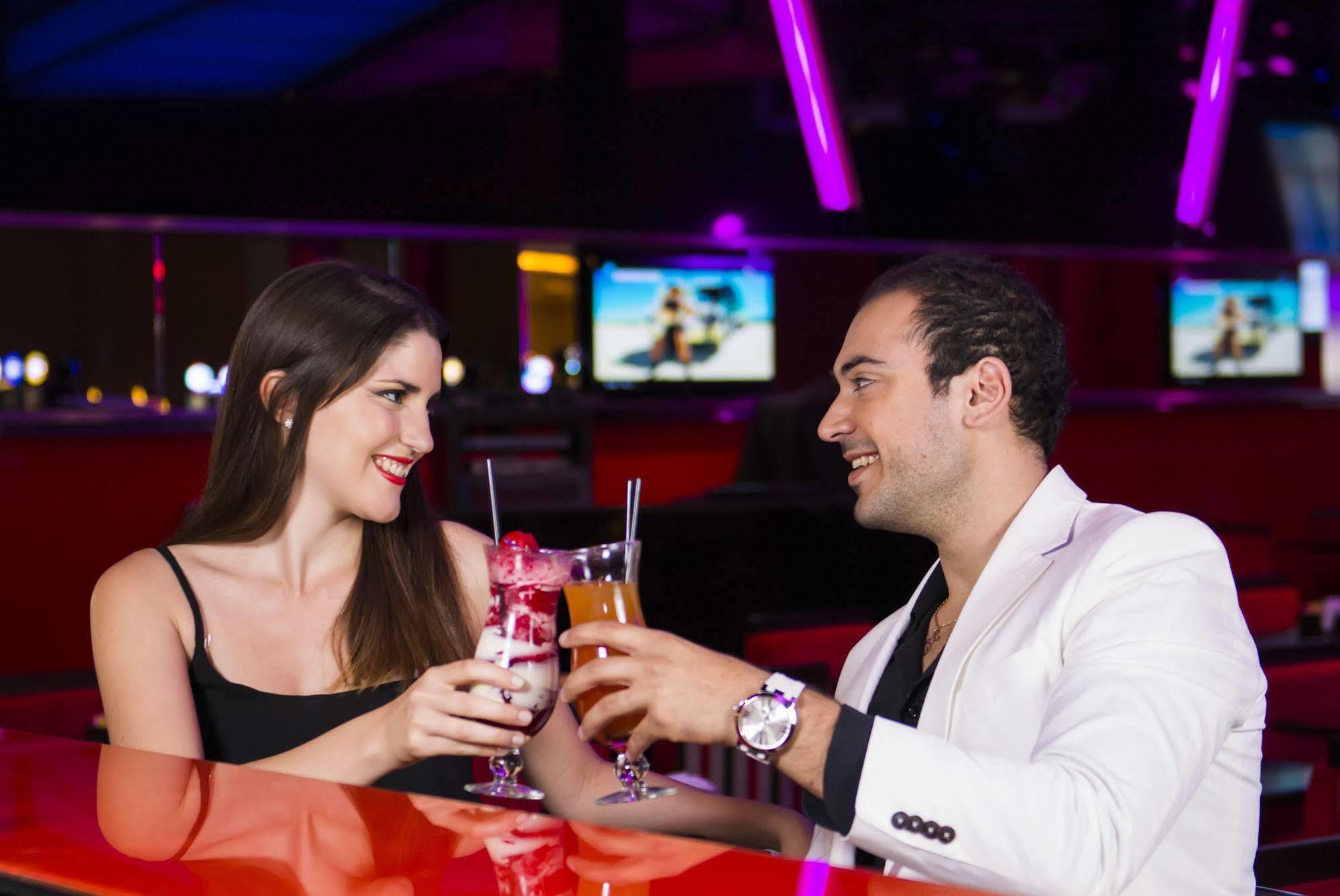 Hotel Casino Magic เนวเก็น ภายนอก รูปภาพ